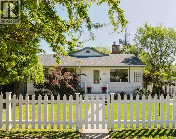 1737 Amphion St, Victoria, British Columbia V8R4Z8