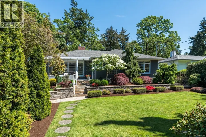 3913 Ascot Dr, Saanich, British Columbia V8P3S2