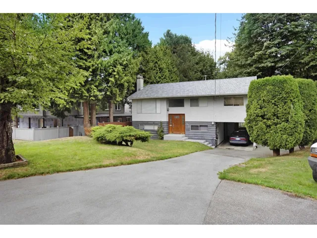 10992 132A STREET, Surrey, British Columbia V3T3Y4