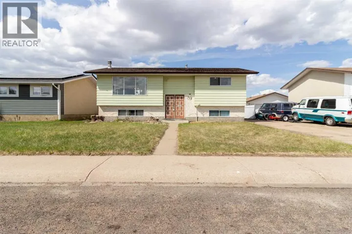 998 17 Street NE, Medicine Hat, Alberta T1C1M6
