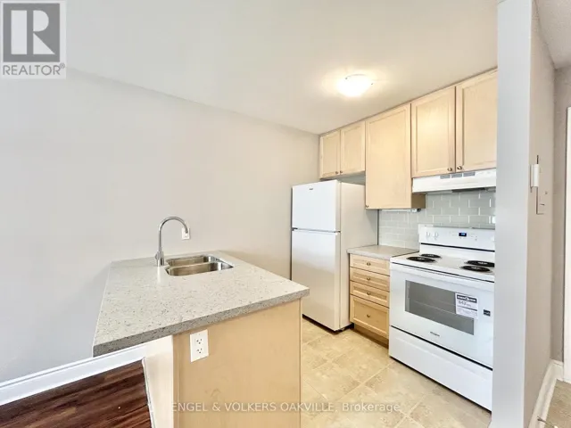 106 - 9 THIRTY THIRD STREET, Toronto (Long Branch), Ontario M8W3G7