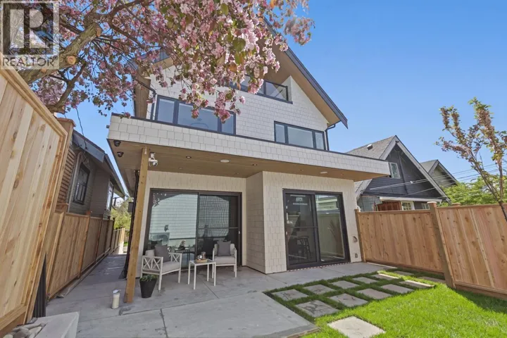 2 625 E 24TH AVENUE, Vancouver, British Columbia V5V2A3
