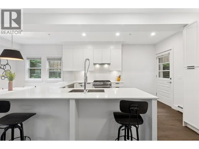 2 244 E 5TH STREET, North Vancouver, British Columbia V7L1L7
