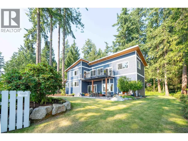 1590 OCEAN BEACH ESPLANADE, Gibsons, British Columbia V0N1V5