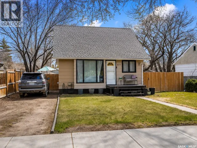 1075 8th AVENUE NW, Moose Jaw, Saskatchewan S6H4G2