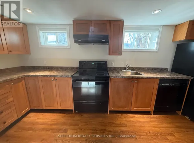 LOWER - 1002 WESTON ROAD, Toronto (Mount Dennis), Ontario M6N3S1