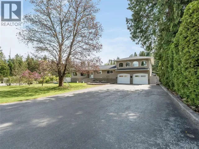 1400 MEADOWBROOK Drive, Castlegar, British Columbia V1N3M1