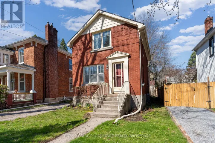 32 LIVINGSTON AVENUE, Kingston (Central City East), Ontario K7L4L2