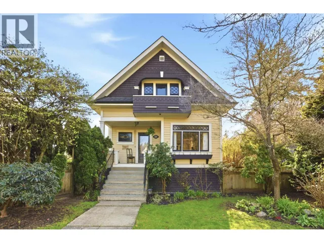 416 SECOND STREET, New Westminster, British Columbia V3L2L4