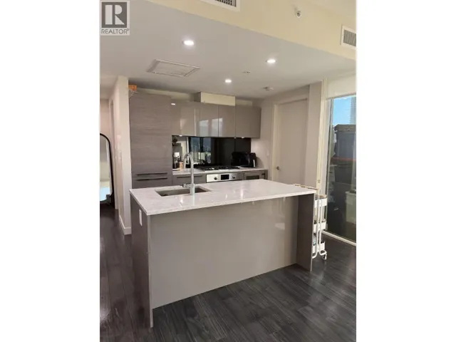 8xx 6383 MCKAY AVENUE, Burnaby, British Columbia V5H0H8