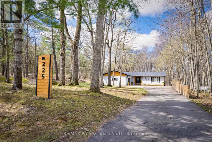225 BLANCHARD STREET W, Gravenhurst (Muskoka (S)), Ontario P1P1A8