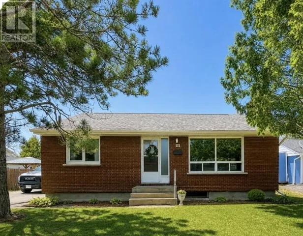 45 Dingwall PKWY, Dryden, Ontario P8N1T5