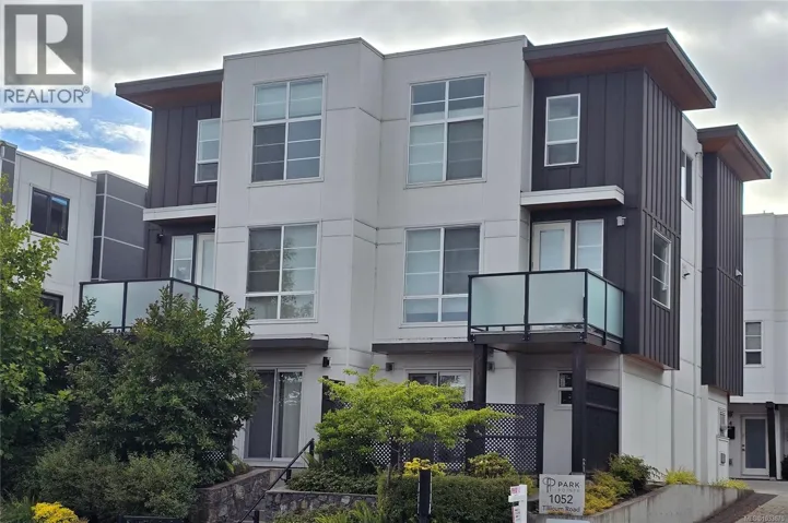 1 1052 Tillicum Rd, Esquimalt, British Columbia V9A2A3