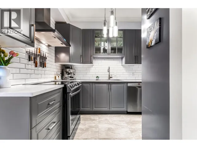 204 815 FIRST STREET, New Westminster, British Columbia V3L2H7