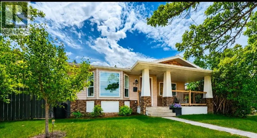 95 Hillgrove Crescent SW, Calgary, Alberta T2V3K9