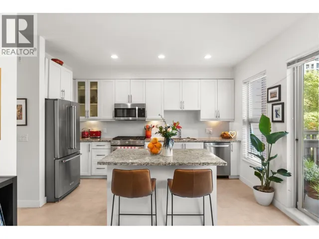 3 307 E 15TH STREET, North Vancouver, British Columbia V7L2R6