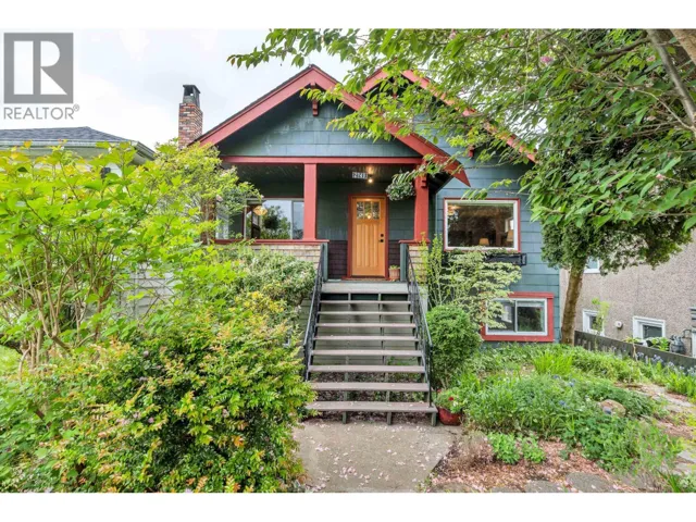 2749 TRIUMPH STREET, Vancouver, British Columbia V5K1T3