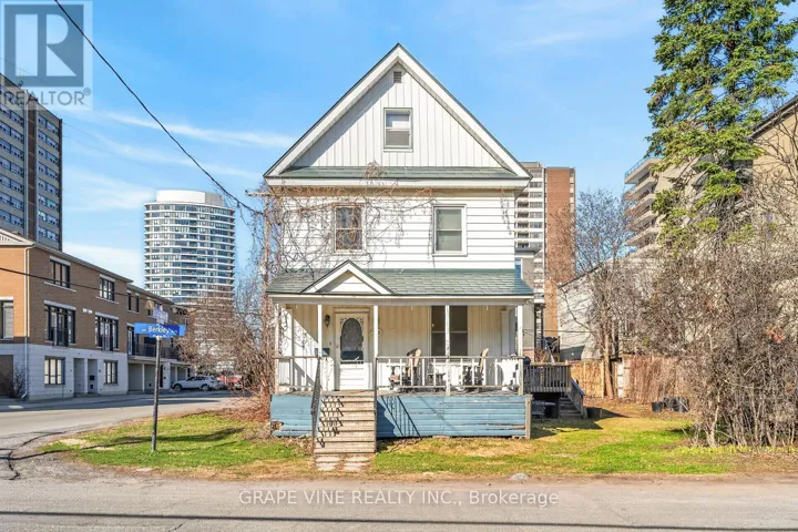 388 BERKLEY AVENUE, Ottawa, Ontario K2A2G7