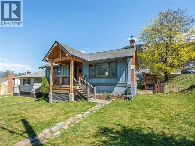 802 Ninth Street, Nelson, British Columbia V1L3B9