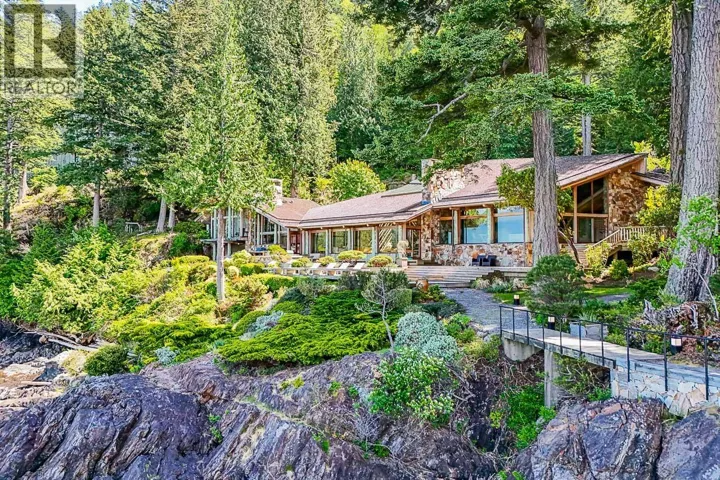 370-374 SMUGGLERS COVE ROAD, Bowen Island, British Columbia V0N1G1
