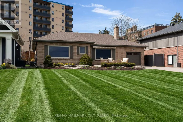 68 KEMPENFELT DRIVE, Barrie (North Shore), Ontario L4M1C1