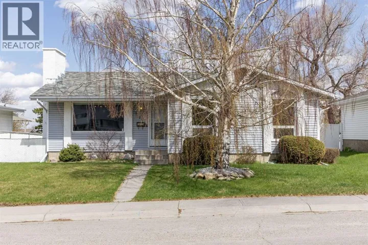 7720 Hunterquay Road NW, Calgary, Alberta T2K4T8