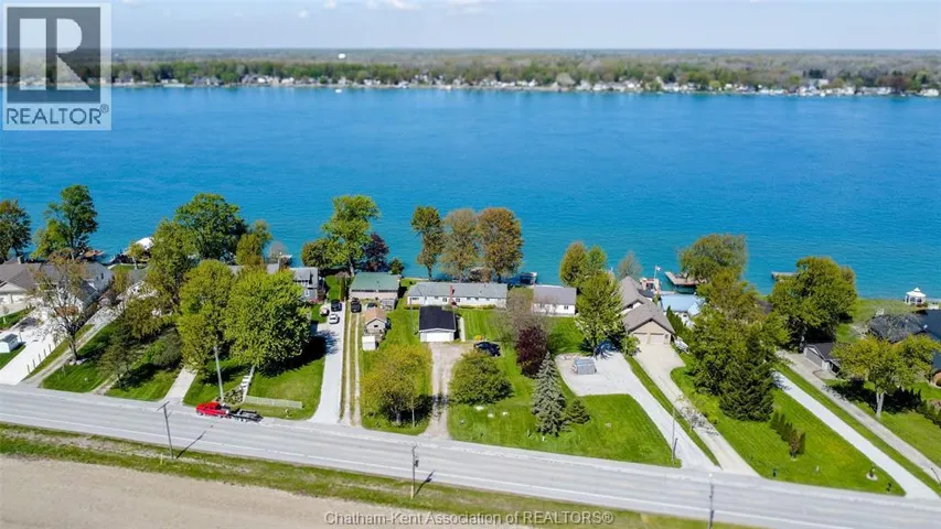 3057 ST.CLAIR PARKWAY, Sombra, Ontario N0P2H0