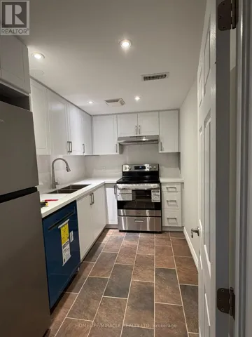 17 TARMACK DRIVE, Richmond Hill (Jefferson), Ontario L4E0E8