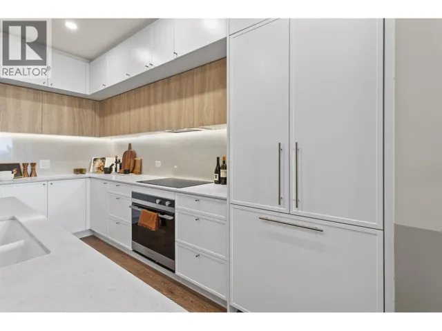 102 602 E 2ND STREET, North Vancouver, British Columbia V7L1G7
