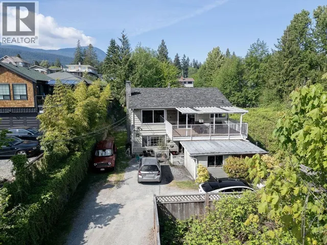 710 GIBSONS WAY, Gibsons, British Columbia V0N1V9