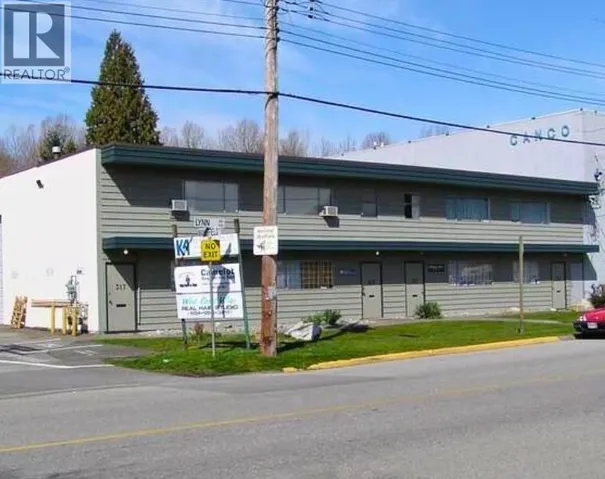323 LYNN AVENUE, North Vancouver, British Columbia V7J2C4