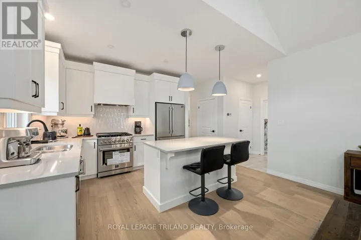 2 EVYLEAN COURT, St. Thomas, Ontario N5R0P6