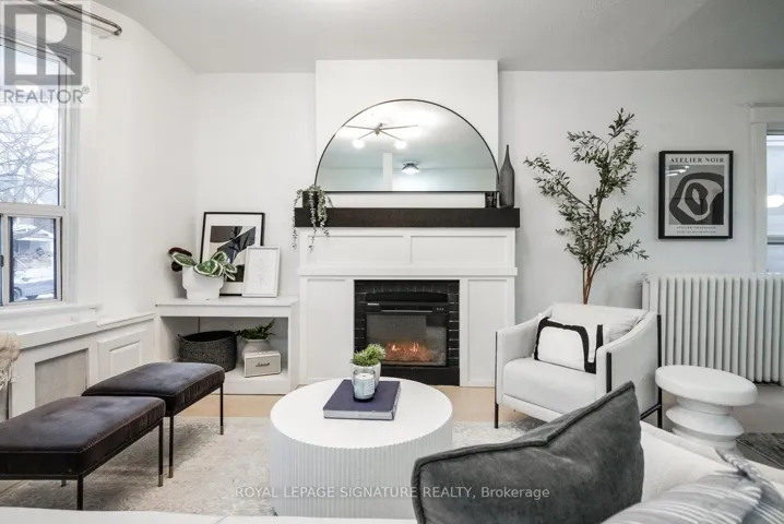 UPPER - 216 PARKMOUNT ROAD, Toronto (Greenwood-Coxwell), Ontario M4J4V6