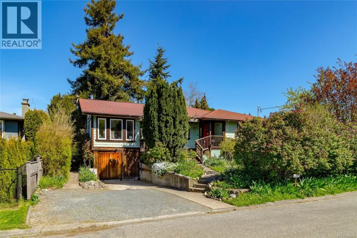 1742 Christmas Ave, Saanich, British Columbia V8P2X8