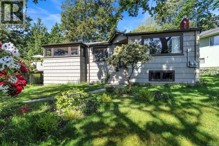 3580 Doncaster Dr, Saanich, British Columbia V8P3W3