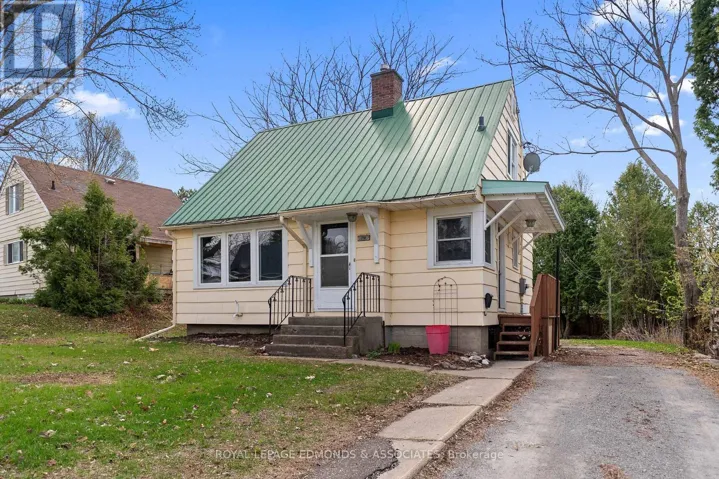 286 CHAMBERLAIN STREET, Pembroke, Ontario K8A2M5