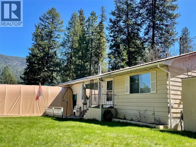 1524 Burger Road, Christina Lake, British Columbia V0H1E0