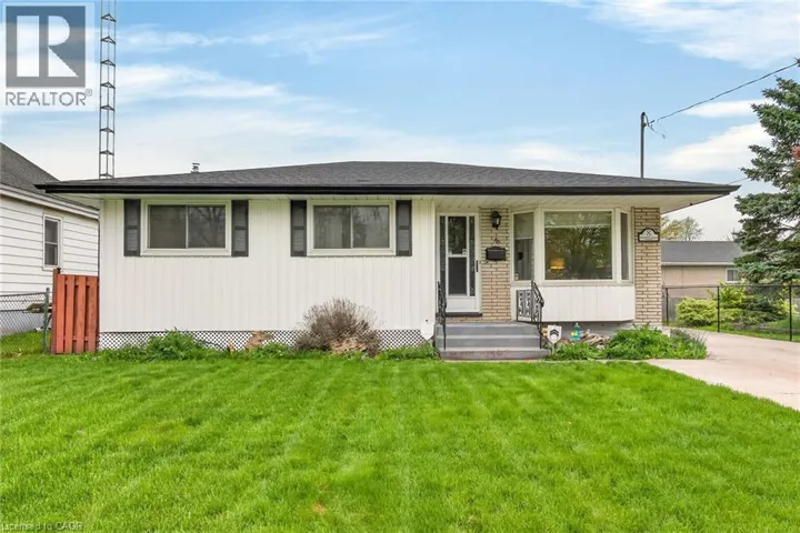 8 WOODROW Street N, St. Catharines, Ontario L2P3K1