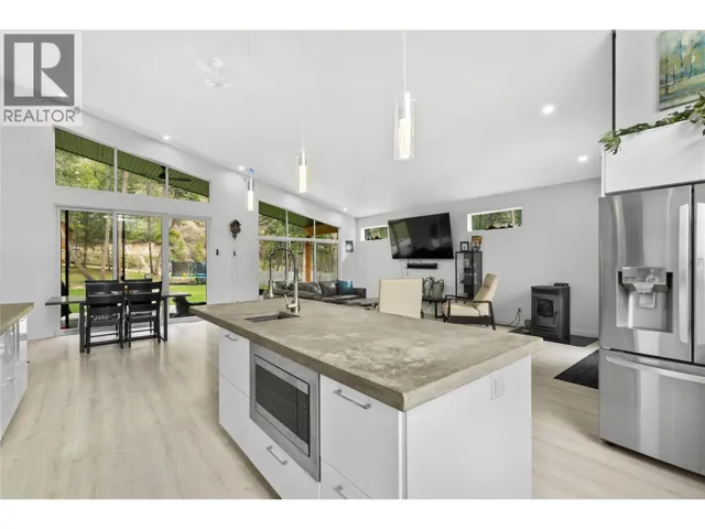 4472 Power Road, Barriere, British Columbia V0E1E0