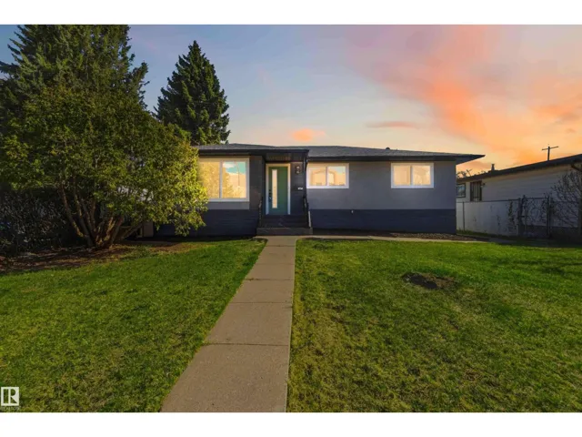 8736 66 AV NW, Edmonton, Alberta T6E0L3