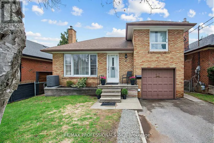 47 CLAYMORE DRIVE, Toronto (Stonegate-Queensway), Ontario M8Z2S3
