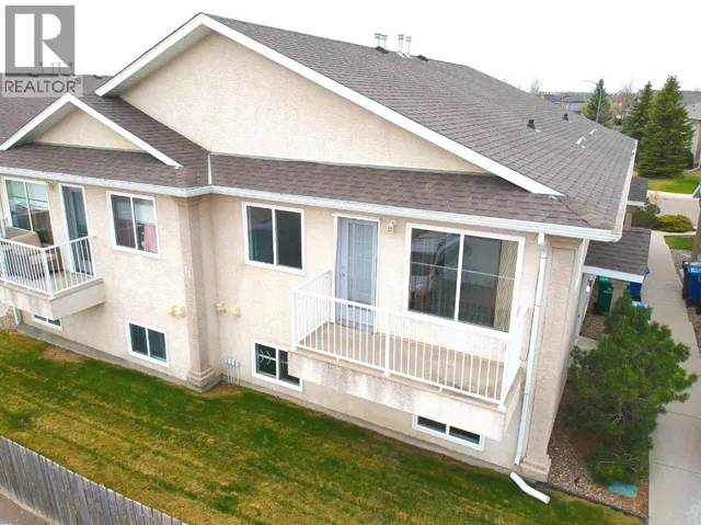 4, 11 Highlands Place W, Lethbridge, Alberta T1J4X8