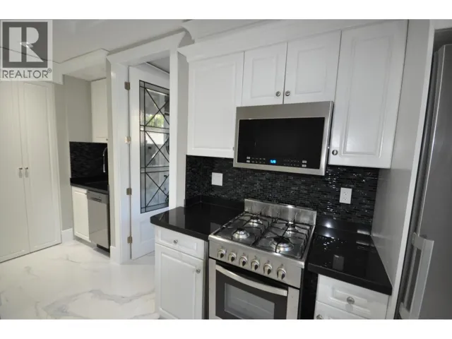 7505 KINGSWAY, Burnaby, British Columbia V3N3C1