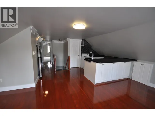 7505 KINGSWAY, Burnaby, British Columbia V3N3C1