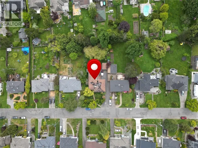 1637 Warren Gdns, Victoria, British Columbia V8S1S9
