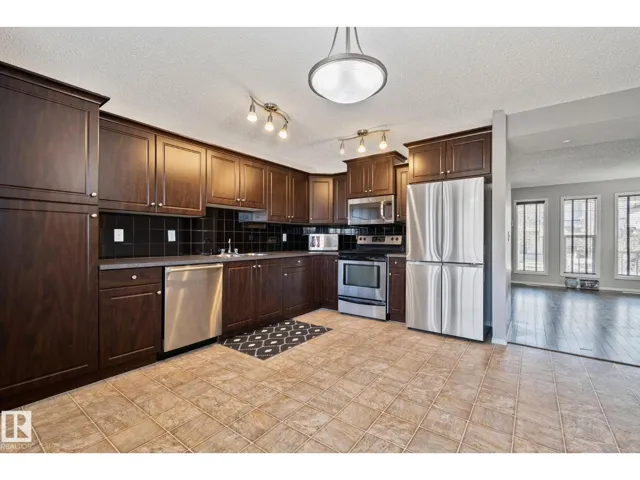 6 VIVIAN WY, Spruce Grove, Alberta T7X0G9