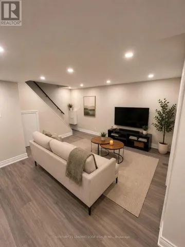 39 WADDINGTON CRESCENT, Toronto (Don Valley Village), Ontario M2J2Z9