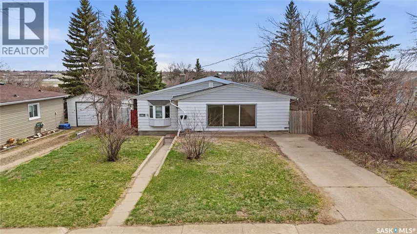 1065 Stadacona STREET W, Moose Jaw, Saskatchewan S6H2B1