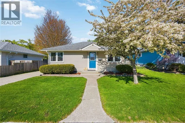 131 Evergreen DRIVE, Sarnia, Ontario N7T4M2
