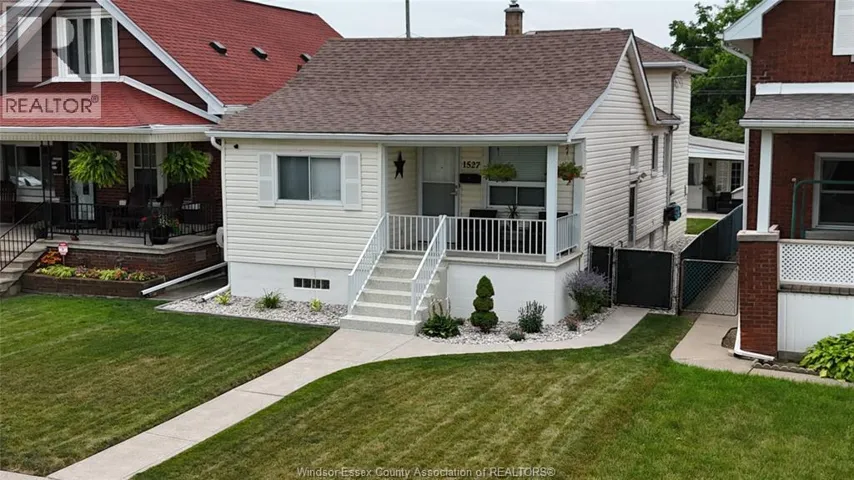 1527 Pierre, Windsor, Ontario N8X4P6